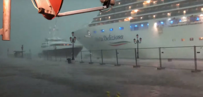 Costa Cruise ship's near miss in Venice